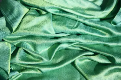 Comment laver et repasser les tissus en satin ou satiné ?