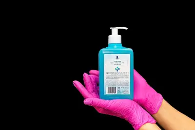 Le distributeur de comptoir de gel hydroalcoolique : une sécurité dans les lieux publics