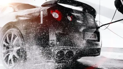 Un nettoyage tout en douceur : laissez votre voiture briller avec le canon à mousse!
